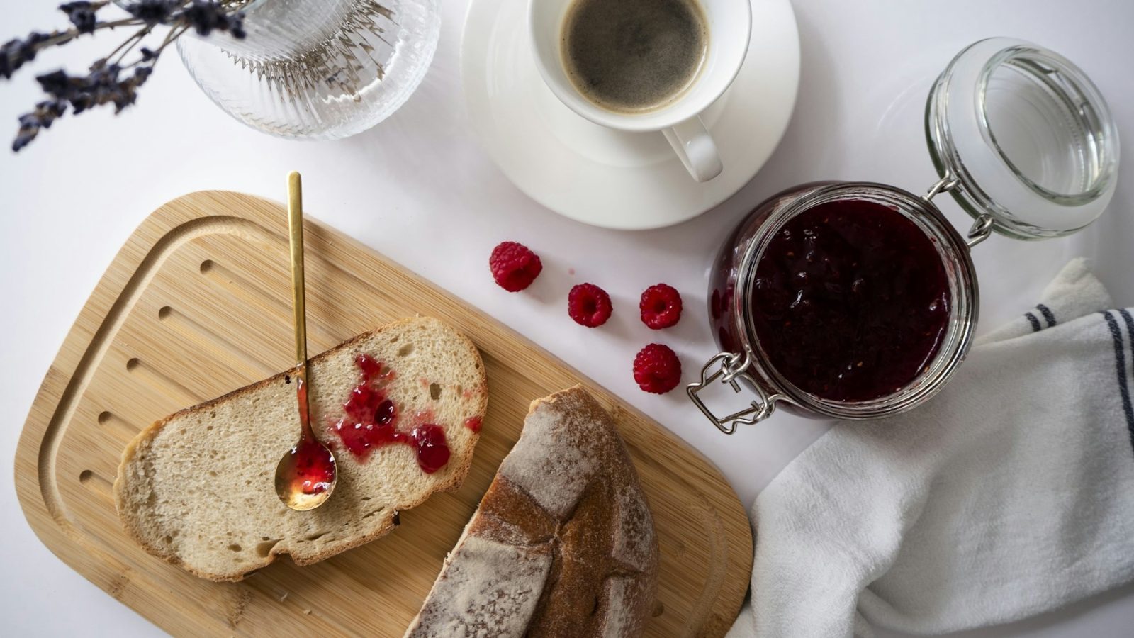 Nocciole, olio e marmellate come una volta